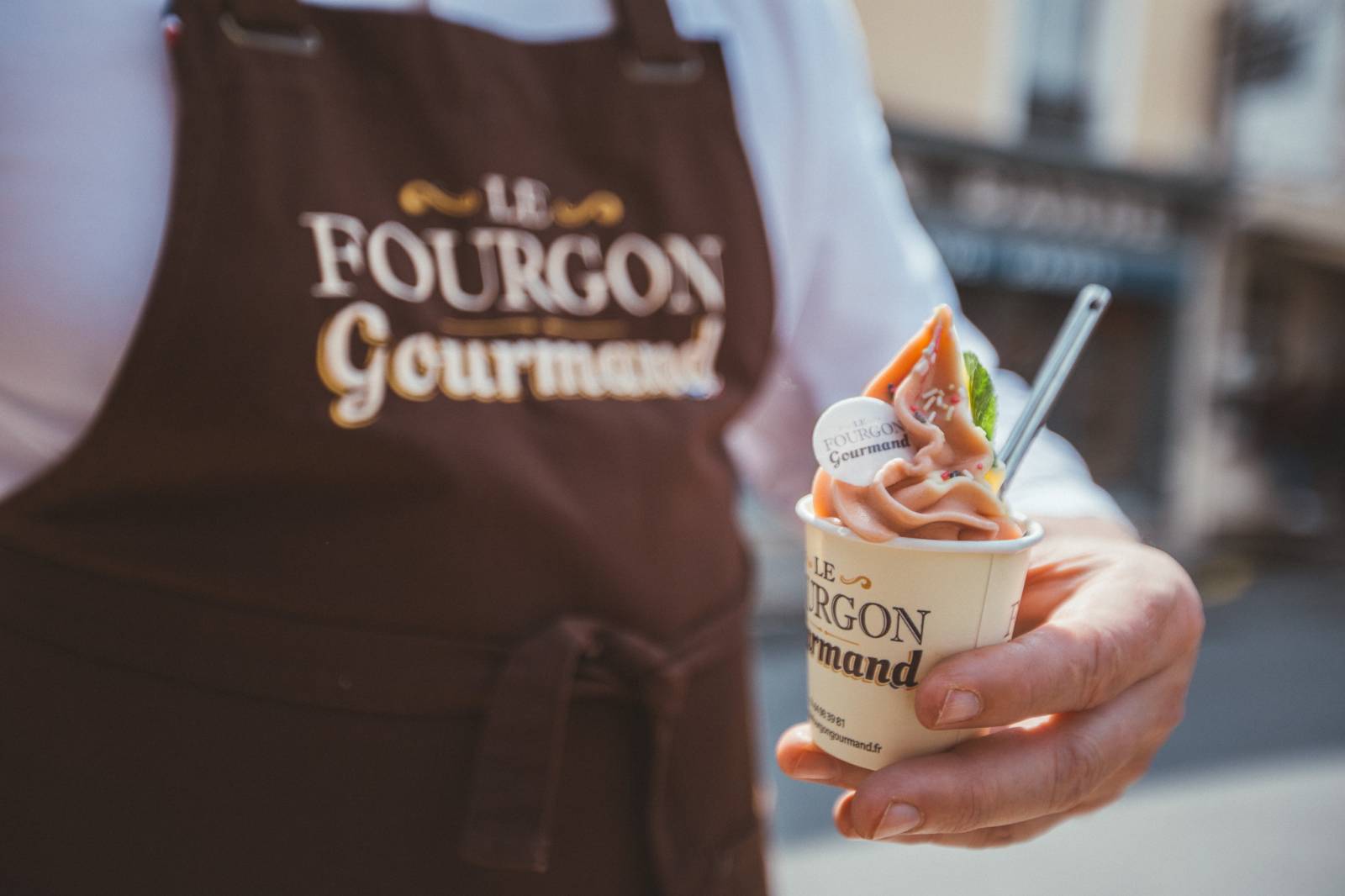 réserver un food truck gourmand pour goûters, desserts sucrés et animations culinaires pour impressionner vos invités sur mesure et rapidement Fontainebleau proche Melun