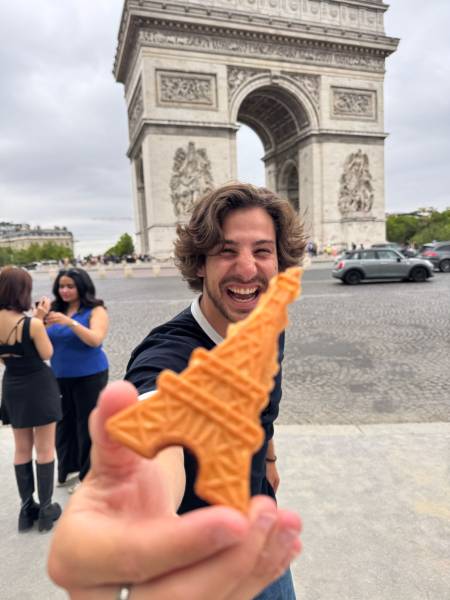 Gaufre Mochi Tour Eiffel à Paris présentée par le Youtubeur AT Frenchies